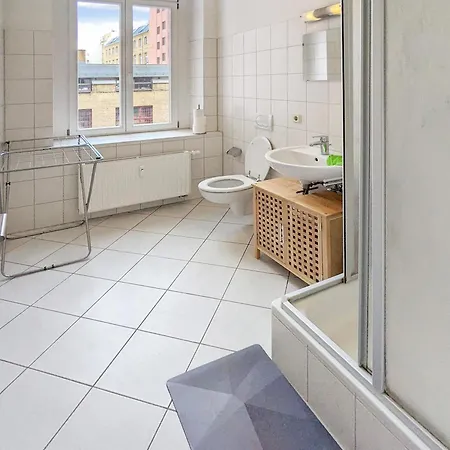 Apartment Zentrum, Schnelles Wlan, Tvs In Allen 5 Zimmern, Self-check-in, 5 Riesige Fuer Grosse Gruppen, Aufzug