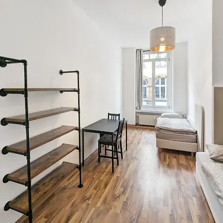 Monteurdreams-de Zentrale, Grosse 5z Wohnung, 2 Baeder, Kueche * Lipsia