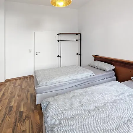 Monteurdreams-de Zentrale, Grosse 5z Wohnung, 2 Baeder, Kueche Appartamento