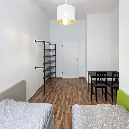 Monteurdreams-de Zentrale, Grosse 5z Wohnung, 2 Baeder, Kueche Appartamento *