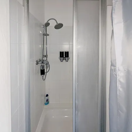 Zentrum, Schnelles Wlan, Tvs In Allen 5 Zimmern, Self-check-in, 5 Riesige Fuer Grosse Gruppen, Aufzug *