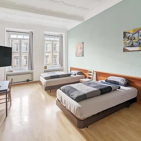 Monteurdreams-de Zentrale, Grosse 5z Wohnung, 2 Baeder, Kueche Appartamento