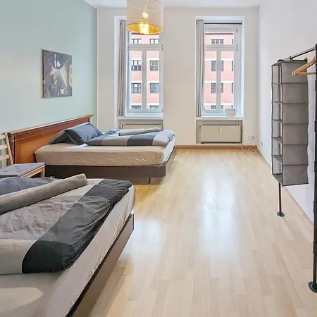 Zentrum, Schnelles Wlan, Tvs In Allen 5 Zimmern, Self-check-in, 5 Riesige Fuer Grosse Gruppen, Aufzug Apartment Leipzig