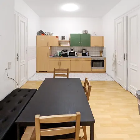 Apartment Zentrum, Schnelles Wlan, Tvs In Allen 5 Zimmern, Self-check-in, 5 Riesige Fuer Grosse Gruppen, Aufzug Leipzig