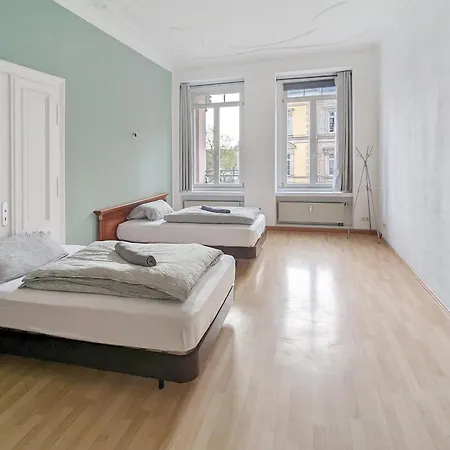 Monteurdreams-de Zentrale, Grosse 5z Wohnung, 2 Baeder, Kueche Appartamento