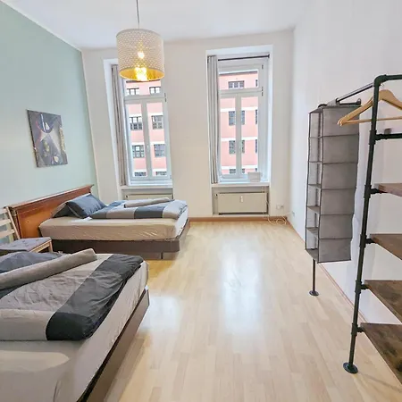 Zentrum, Schnelles Wlan, Tvs In Allen 5 Zimmern, Self-check-in, 5 Riesige Fuer Grosse Gruppen, Aufzug