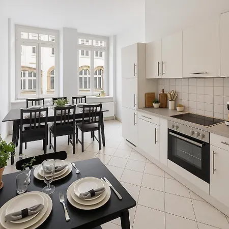 Apartment Zentrum, Schnelles Wlan, Tvs In Allen 5 Zimmern, Self-check-in, 5 Riesige Fuer Grosse Gruppen, Aufzug