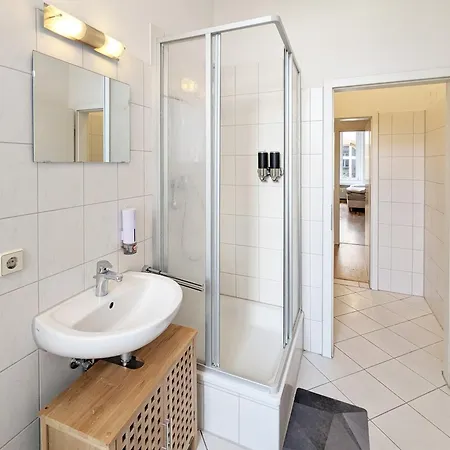 Zentrum, Schnelles Wlan, Tvs In Allen 5 Zimmern, Self-check-in, 5 Riesige Für Große Gruppen, Aufzug Apartment *