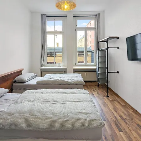 Monteurdreams-de Zentrale, Grosse 5z Wohnung, 2 Baeder, Kueche Apartament *