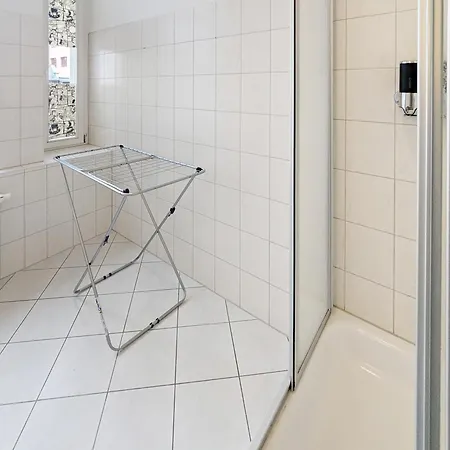 Monteurdreams-de Zentrale, Grosse 5z Wohnung, 2 Baeder, Kueche Appartement Leipzig
