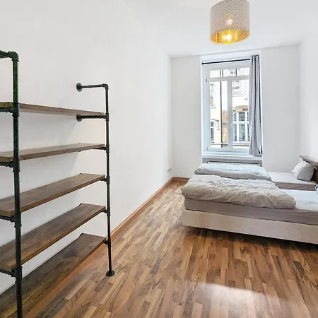 Zentrum, Schnelles Wlan, Tvs In Allen 5 Zimmern, Self-check-in, 5 Riesige Fuer Grosse Gruppen, Aufzug