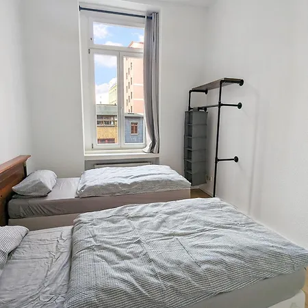 Monteurdreams-de Zentrale, Grosse 5z Wohnung, 2 Baeder, Kueche Appartement
