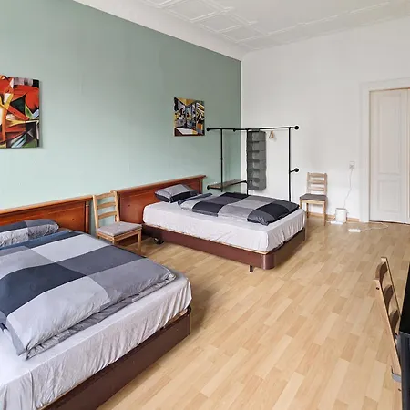Zentrum, Schnelles Wlan, Tvs In Allen 5 Zimmern, Self-check-in, 5 Riesige Fuer Grosse Gruppen, Aufzug *