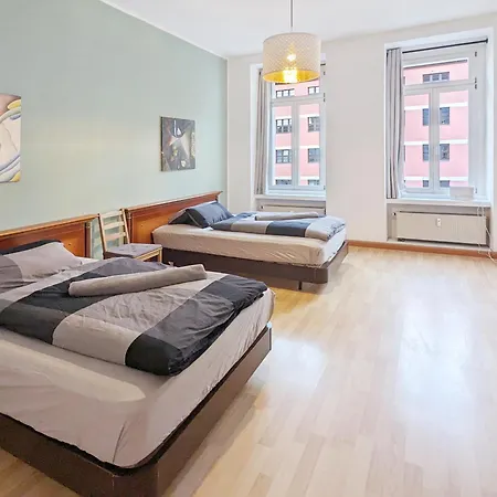 Monteurdreams-de Zentrale, Grosse 5z Wohnung, 2 Baeder, Kueche * Leipzig